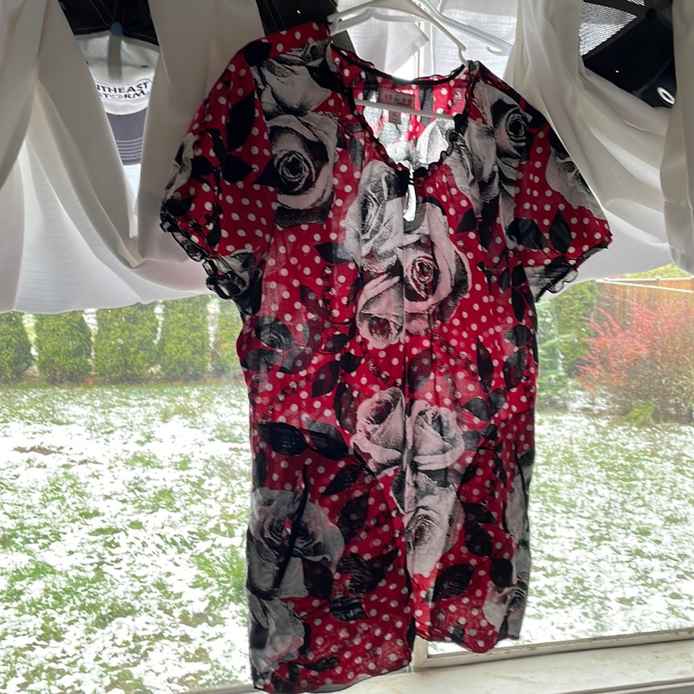 Women’s scrub top